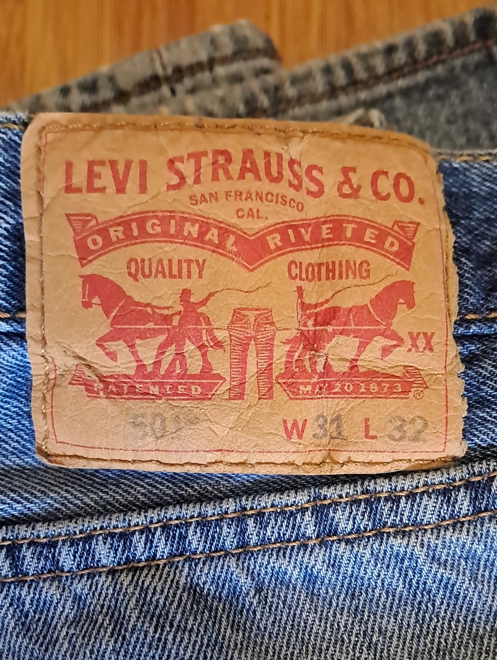 501 Levi's Men's Denim Straight Jeans in Medium Blue W31 L32 Distressed